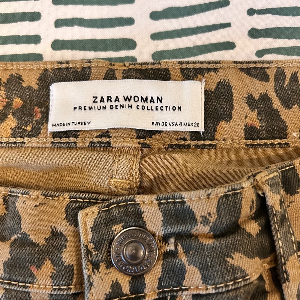 🐆 ZARA Woman Leopard Print Skinny Jeans with Velvet Side Stripe Size 4 - Picture 4 of 9